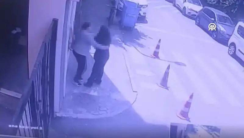 İstanbul'da Lise Tuvaletinde Dehşet Anları: Öğrenci Hastanelik Oldu