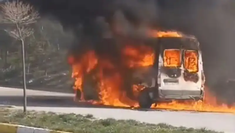 Havalimanı Personel Servisi Alev Alev Yandı: Olayın Ayrıntıları Neler?