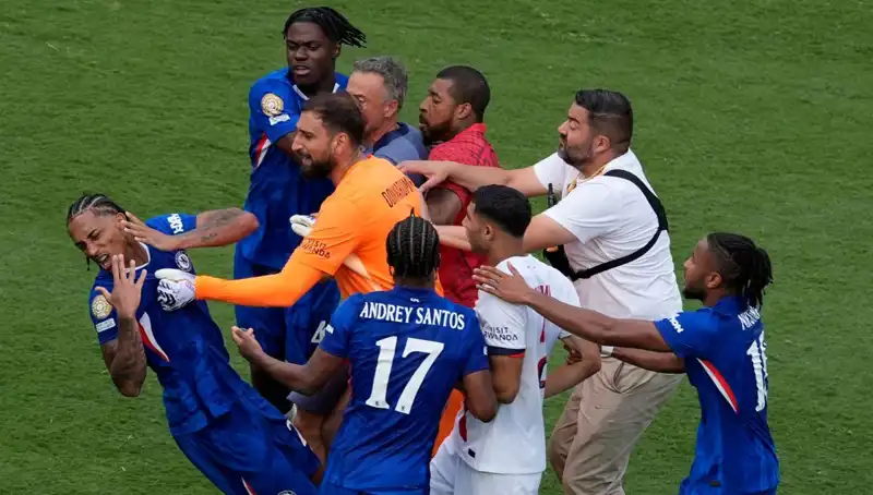 Dev Final Sonrası Şok Gelişme: Teknik Direktörden Futbolcuya Yumruk!