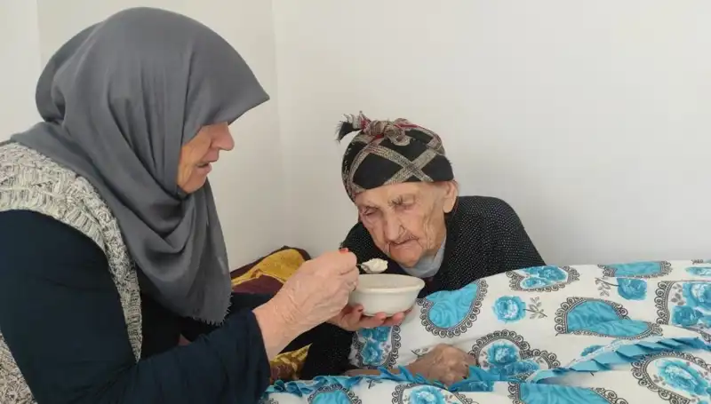 102 Yaşındaki Kezik Nine’nin Hayat Sırrı: Doktor Görmeden Uzun Yaşamak