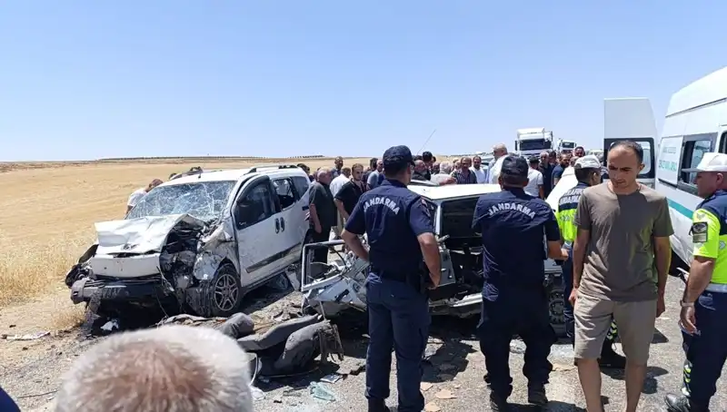 Otomobil ve Hafif Ticari Araç Çarpıştı: Faciada 4 Kişi Hayatını Kaybetti