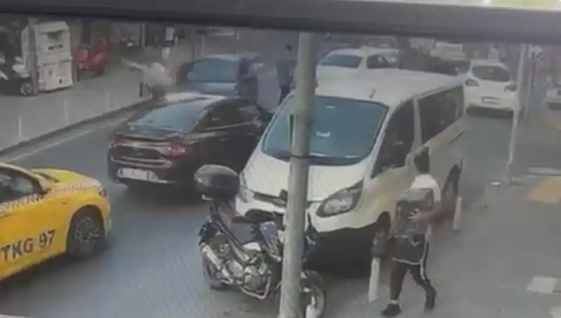 Fren Yerine Gaza Bastı: Sokakta Kaos Vegaz Başladı!