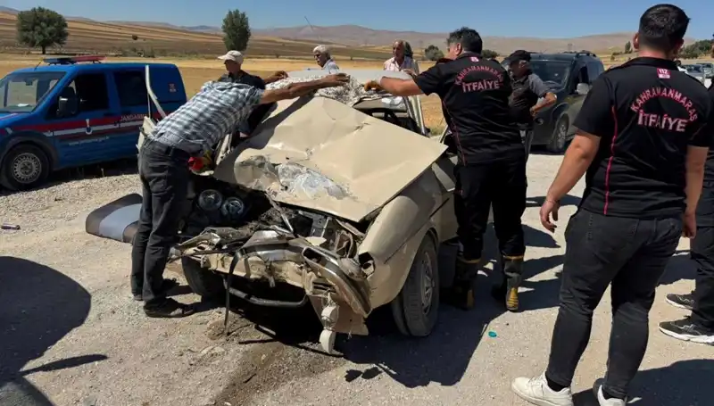 Kahramanmaraş'ta Korkunç Kaza: Kamyonet ile Otomobil Çarpıştı!