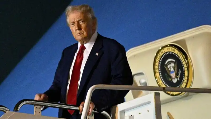 Katar'dan Trump'a Uçan 400 Milyon Dolarlık Jet İlk Kez Görüntülendi!