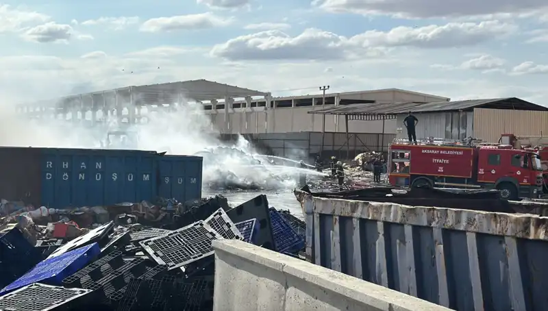 Aksaray’daki Geri Dönüşüm Fabrikasında Korkutan Yangın: Sebepleri ve Sonuçları