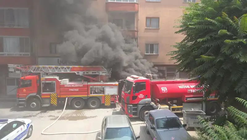 Niğde'de Beyaz Eşya Deposunda Çıkan Yangın, Büyük Kayıplara Yol Açtı