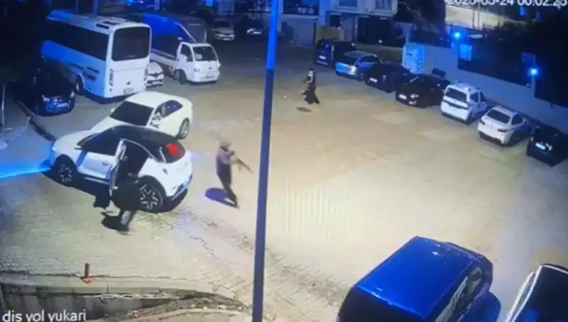 Kağıthane'de Kalaşnikoflu Çatışma: Maskeli Saldırganlar Sokakları Kan Gölüne Çevirdi